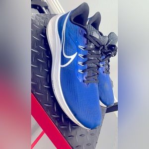 Blue Nikes shoes men